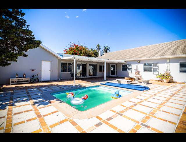 4 BEDROOM FREESTANDING TO LET IN TABLE VIEW